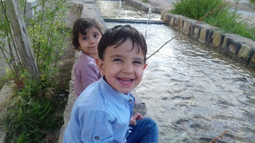 Children in the fountain Fykhar